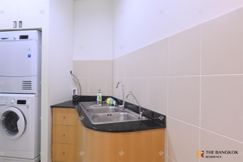 Condo in Bangkok, Thailand, 3 bedrooms № 184394 - photo 10