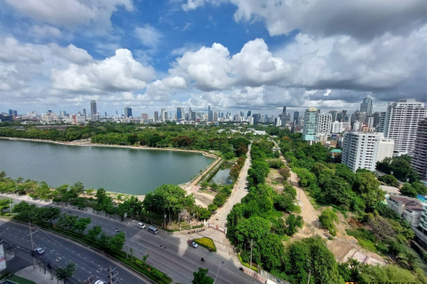 Condo in Bangkok, Thailand, 3 bedrooms № 184394 - photo 9