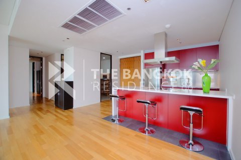 Condo in Bangkok, Thailand, 2 bedrooms № 184398 - photo 3
