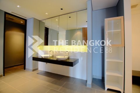 Condo in Bangkok, Thailand, 2 bedrooms № 184398 - photo 5