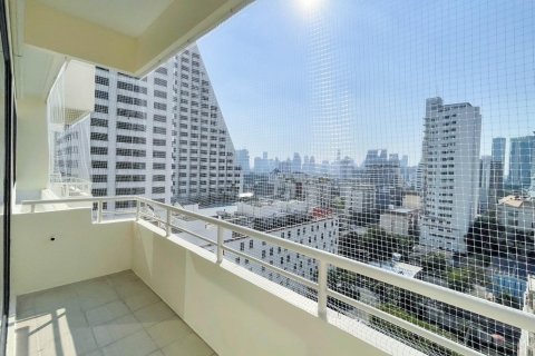Condo in Bangkok, Thailand, 2 bedrooms  № 157784 - photo 3