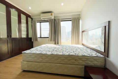 Condo in Bangkok, Thailand, 2 bedrooms  № 157784 - photo 4