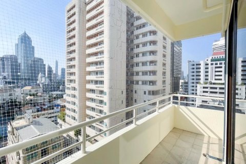 Condo in Bangkok, Thailand, 2 bedrooms  № 157784 - photo 2