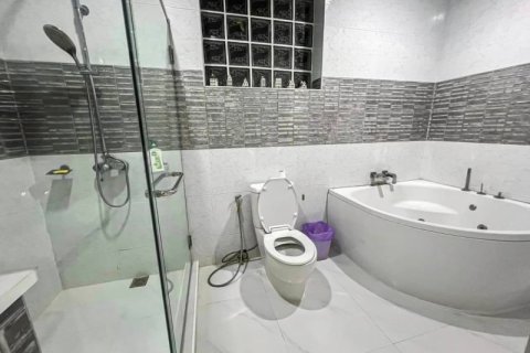 House in Pattaya, Thailand 6 bedrooms № 157778 - photo 18