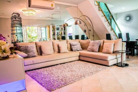 House in Pattaya, Thailand 6 bedrooms № 157778 - photo 12