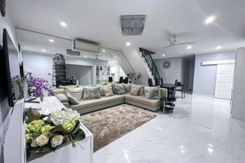 House in Pattaya, Thailand 6 bedrooms № 157778 - photo 13