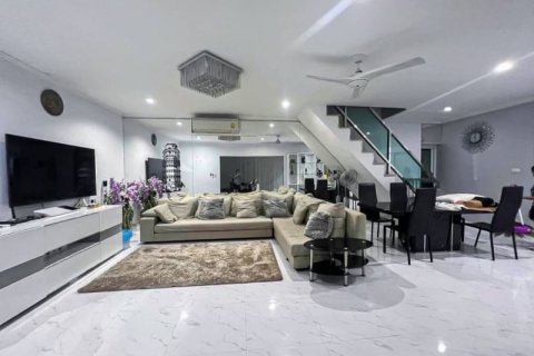 House in Pattaya, Thailand 6 bedrooms № 157778 - photo 3