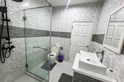 House in Pattaya, Thailand 6 bedrooms № 157778 - photo 8