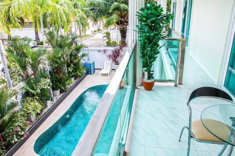 House in Pattaya, Thailand 6 bedrooms № 157778 - photo 2