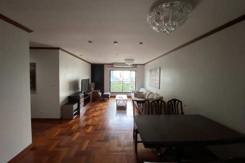 Condo in Bangkok, Thailand, 2 bedrooms  № 157781 - photo 5