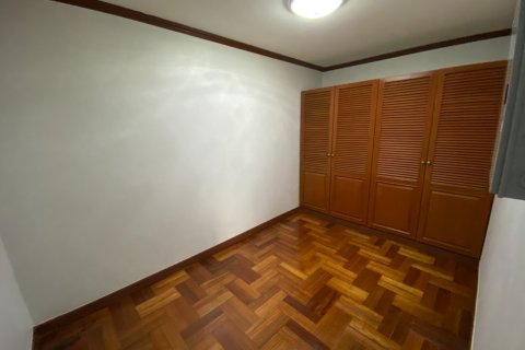 Condo in Bangkok, Thailand, 2 bedrooms  № 157781 - photo 7