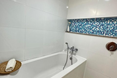 Condo in Bangkok, Thailand, 2 bedrooms  № 157624 - photo 6