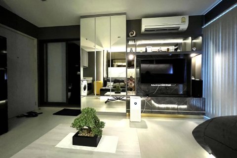 Condo in Bangkok, Thailand, 1 bedroom  № 157627 - photo 2