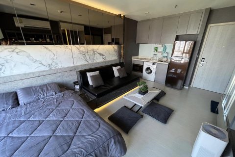 Condo in Bangkok, Thailand, 1 bedroom  № 157627 - photo 3