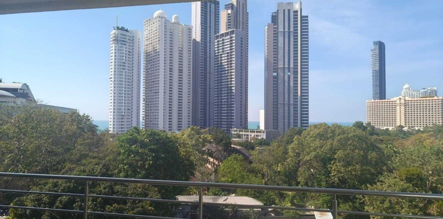 Condo in Pattaya, Thailand, 2 bedrooms  № 156979