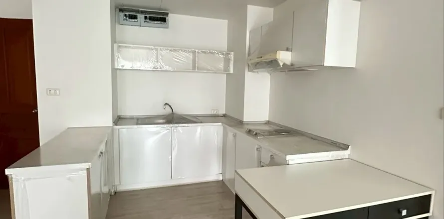 Кондоминиум с 3 спальнями в Ян Наве, Бангкок, Таиланд № 160380