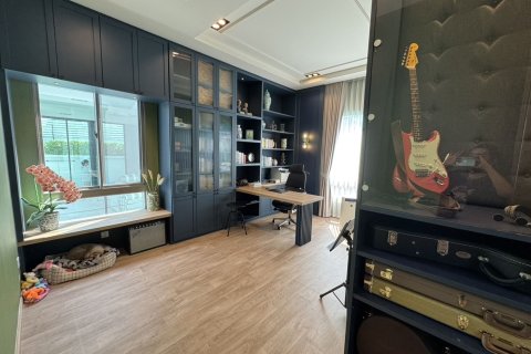 House in Lat Krabang, Bangkok, Thailand 4 bedrooms № 160381 - photo 14