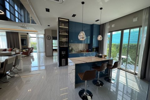 House in Lat Krabang, Bangkok, Thailand 4 bedrooms № 160381 - photo 9