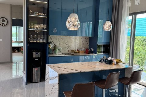 House in Lat Krabang, Bangkok, Thailand 4 bedrooms № 160381 - photo 16