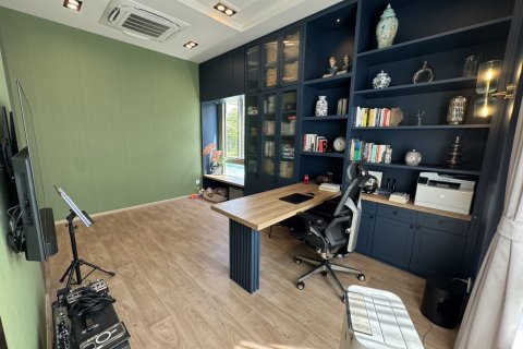 House in Lat Krabang, Bangkok, Thailand 4 bedrooms № 160381 - photo 10