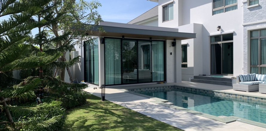 House in Lat Krabang, Bangkok, Thailand 4 bedrooms № 160381