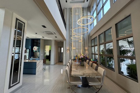 House in Lat Krabang, Bangkok, Thailand 4 bedrooms № 160381 - photo 2
