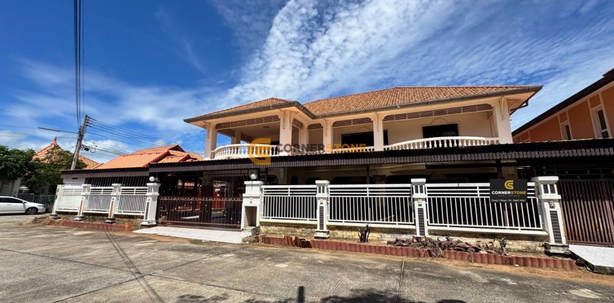 Studio on Jomtien Beach, Pattaya, Thailand № 144488