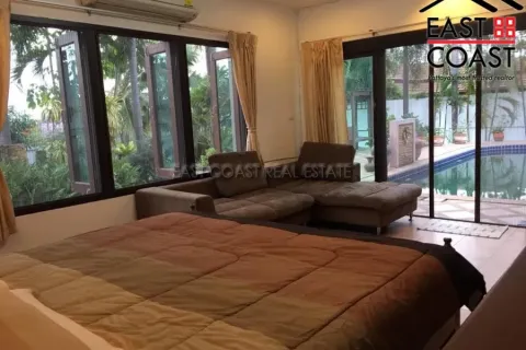 Casa de 4 dormitorios en Pattaya, Tailandia № 212901 - foto 15
