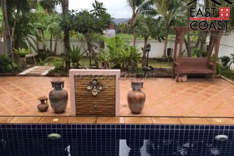 Casa de 4 dormitorios en Pattaya, Tailandia № 212901 - foto 17