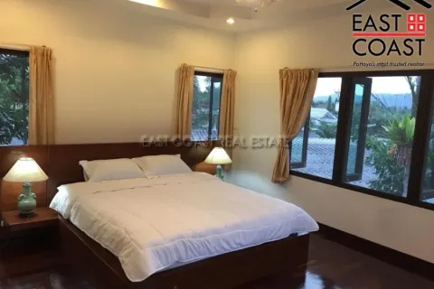 Casa de 4 dormitorios en Pattaya, Tailandia № 212901 - foto 11