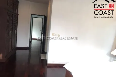 Casa de 4 dormitorios en Pattaya, Tailandia № 212901 - foto 9