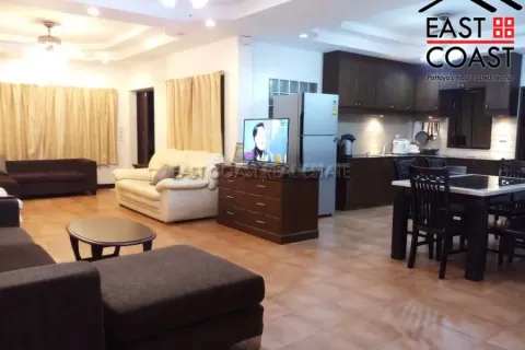 Casa de 4 dormitorios en Pattaya, Tailandia № 212901 - foto 4