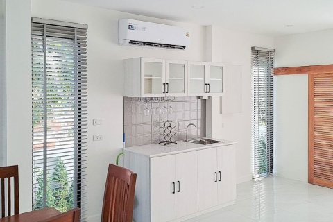 Condo in Chiang Mai, Thailand, 3 bedrooms  № 133459 - photo 12