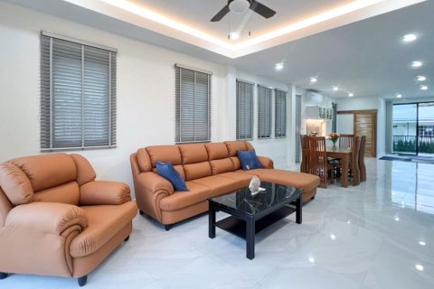 Condo in Chiang Mai, Thailand, 3 bedrooms  № 133459 - photo 10