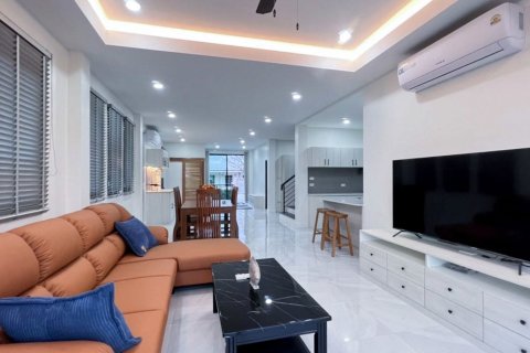 Condo in Chiang Mai, Thailand, 3 bedrooms  № 133459 - photo 11