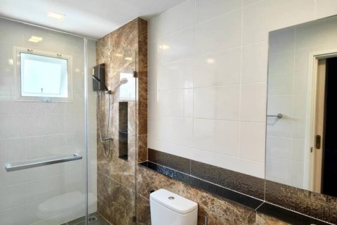 Maison à Bang Kaeo, Thaïlande 4 chambres № 169459 - photo 12