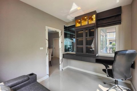 Maison à Bang Kaeo, Thaïlande 4 chambres № 169459 - photo 9