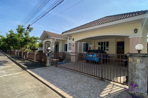 House in Chiang Mai, Thailand 3 bedrooms № 162490 - photo 2