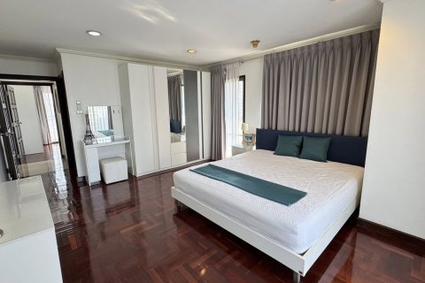 Кондоминиум с 3 спальнями в Бангкоке, Таиланд № 172612 - фото 9