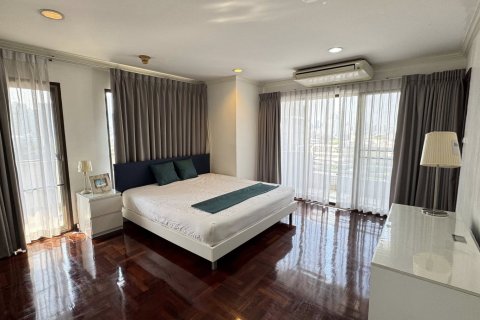 Кондоминиум с 3 спальнями в Бангкоке, Таиланд № 172612 - фото 8