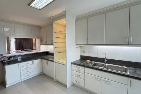 Кондоминиум с 3 спальнями в Бангкоке, Таиланд № 172612 - фото 6