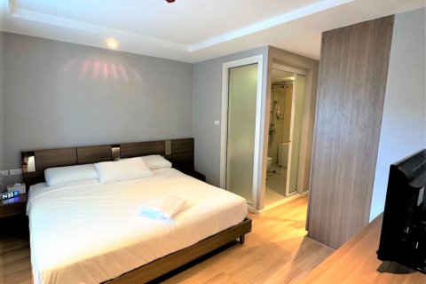 Condo in Bangkok, Thailand, 2 bedrooms  № 172615 - photo 7