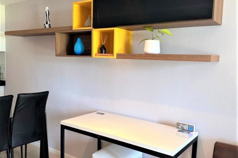 Condo in Bangkok, Thailand, 2 bedrooms  № 172615 - photo 6