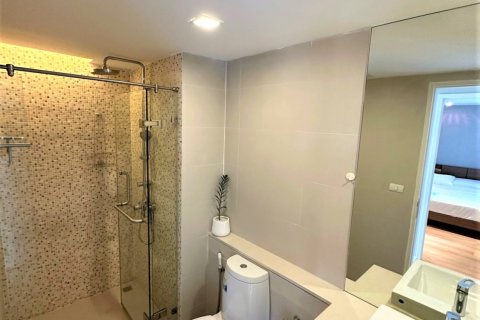 Condo in Bangkok, Thailand, 2 bedrooms  № 172615 - photo 11