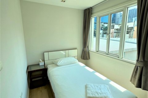 Condo in Bangkok, Thailand, 2 bedrooms  № 172615 - photo 8