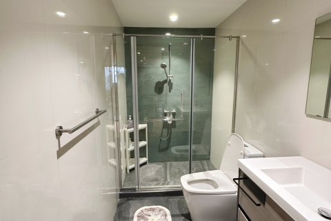 Кондоминиум с 2 спальнями в Бангкоке, Таиланд № 172613 - фото 10