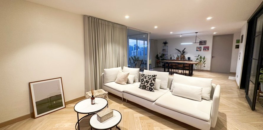 Condo in Bangkok, Thailand, 2 bedrooms  № 172613