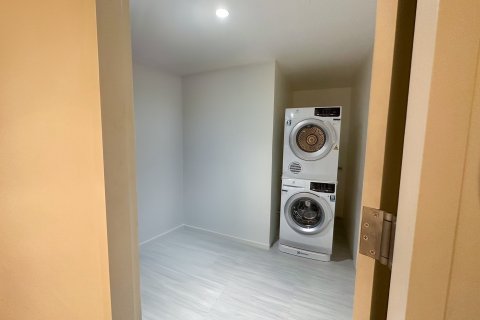 Кондоминиум с 2 спальнями в Бангкоке, Таиланд № 172613 - фото 12