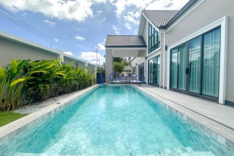 House in Pattaya, Thailand 4 bedrooms № 196222