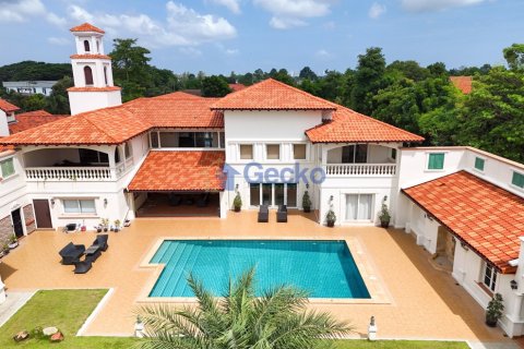 House in Pattaya, Thailand 6 bedrooms № 196219